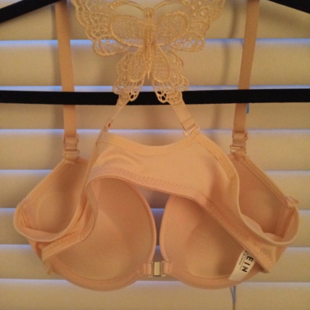 Bras - Picture 7 of 8